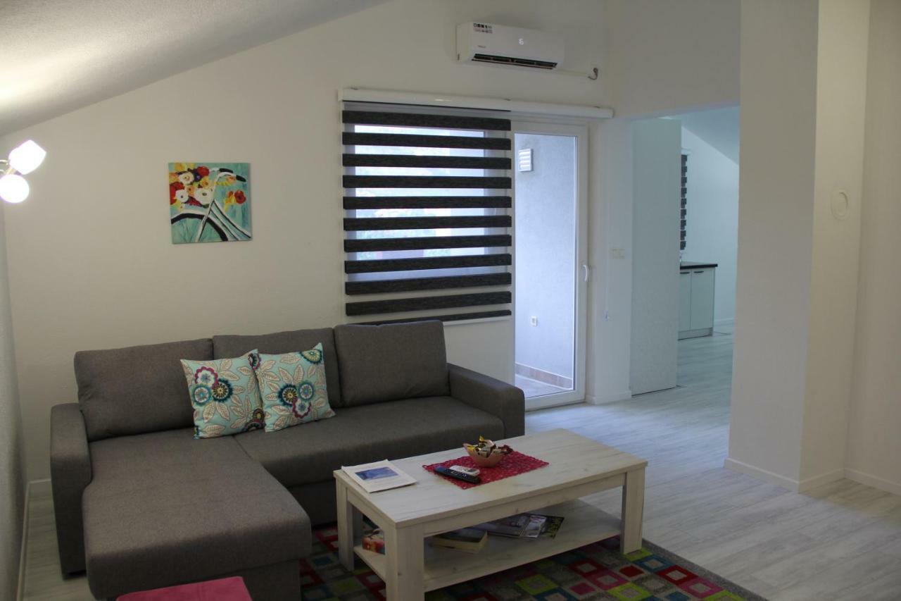 Holiday Home Flora موستار المظهر الخارجي الصورة