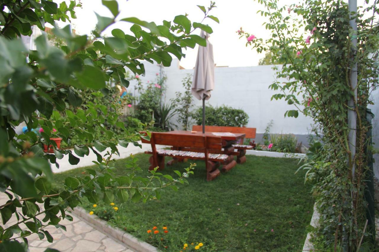 Holiday Home Flora موستار المظهر الخارجي الصورة