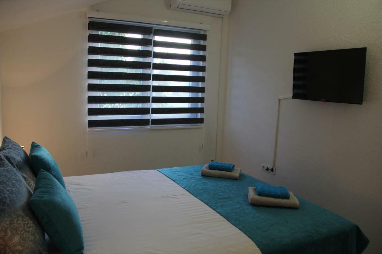 Holiday Home Flora موستار المظهر الخارجي الصورة
