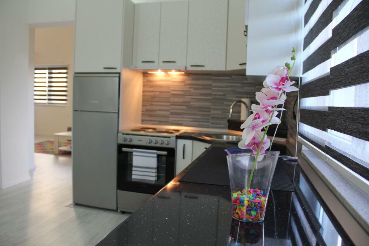 Holiday Home Flora موستار المظهر الخارجي الصورة