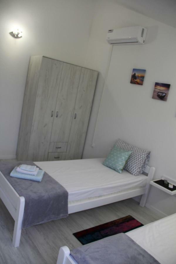 Holiday Home Flora موستار المظهر الخارجي الصورة
