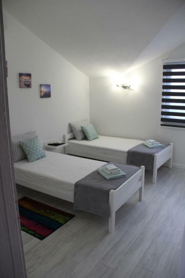 Holiday Home Flora موستار المظهر الخارجي الصورة