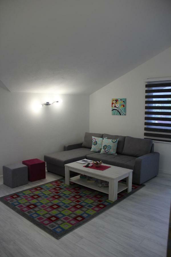 Holiday Home Flora موستار المظهر الخارجي الصورة