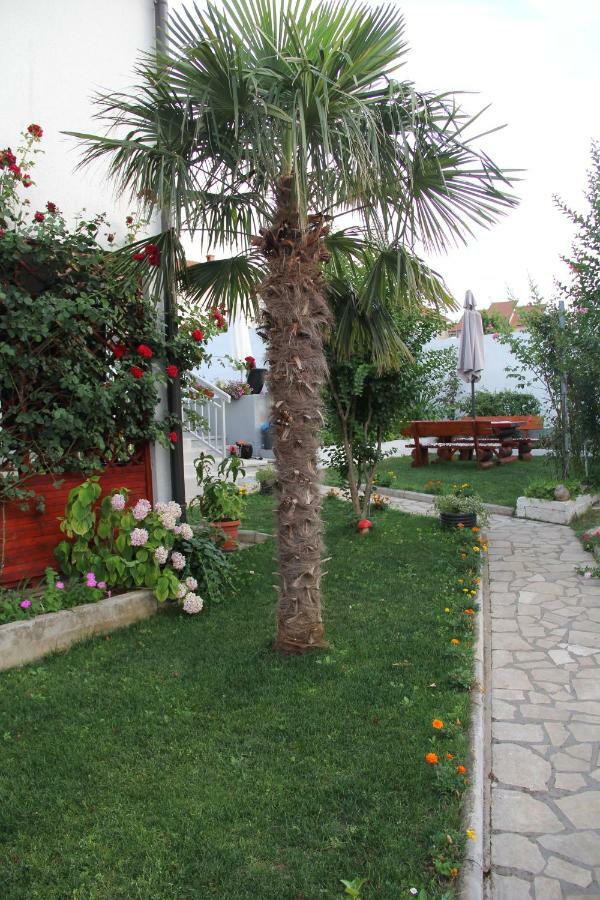Holiday Home Flora موستار المظهر الخارجي الصورة