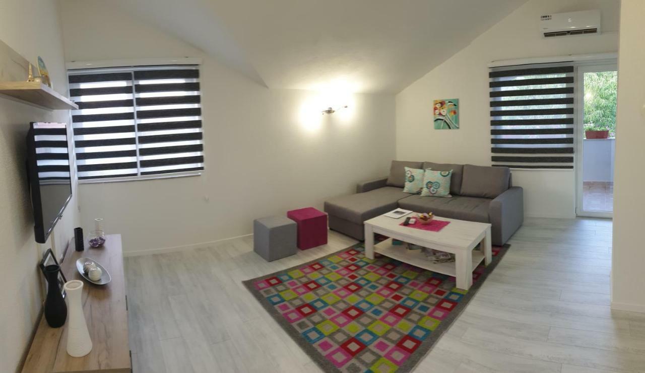 Holiday Home Flora موستار المظهر الخارجي الصورة