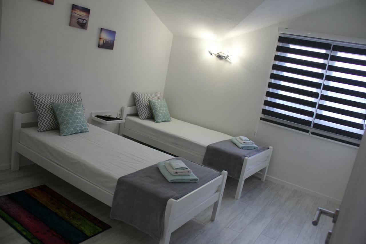 Holiday Home Flora موستار المظهر الخارجي الصورة