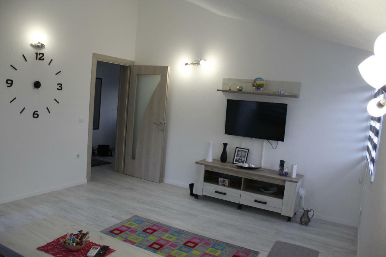Holiday Home Flora موستار المظهر الخارجي الصورة