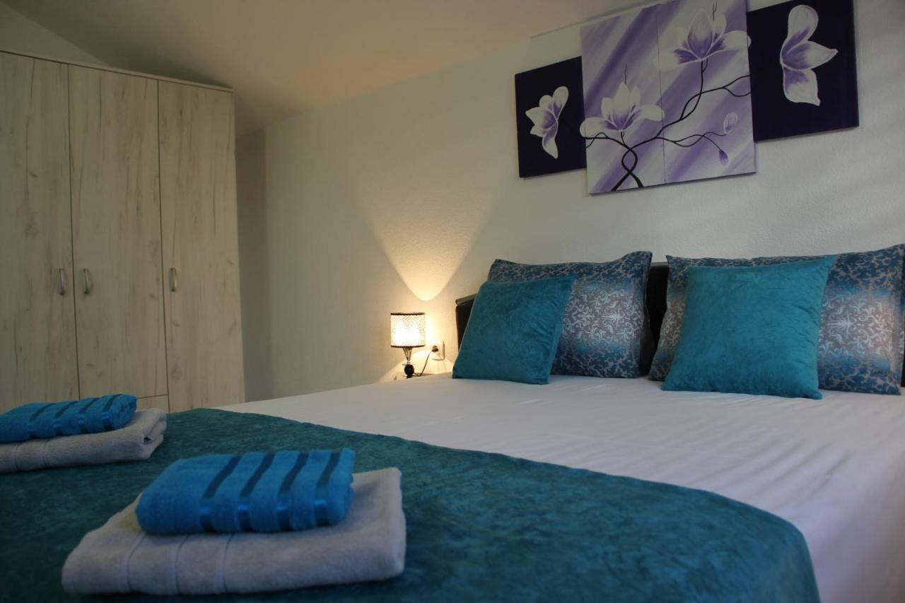 Holiday Home Flora موستار المظهر الخارجي الصورة