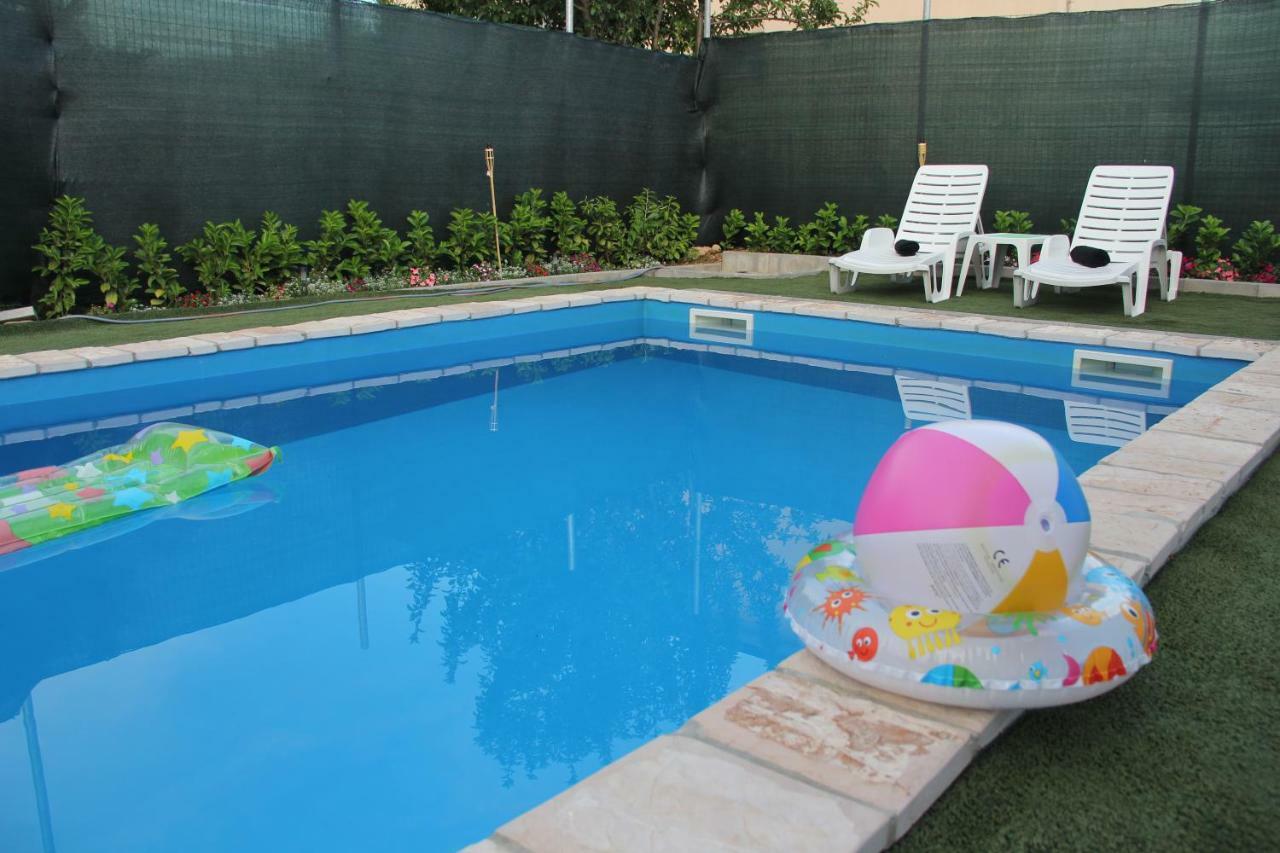 Holiday Home Flora موستار المظهر الخارجي الصورة